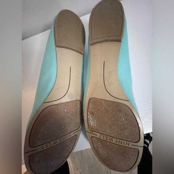 Turquoise Nine West flats with Flowers, 8 - Picture 4 of 4